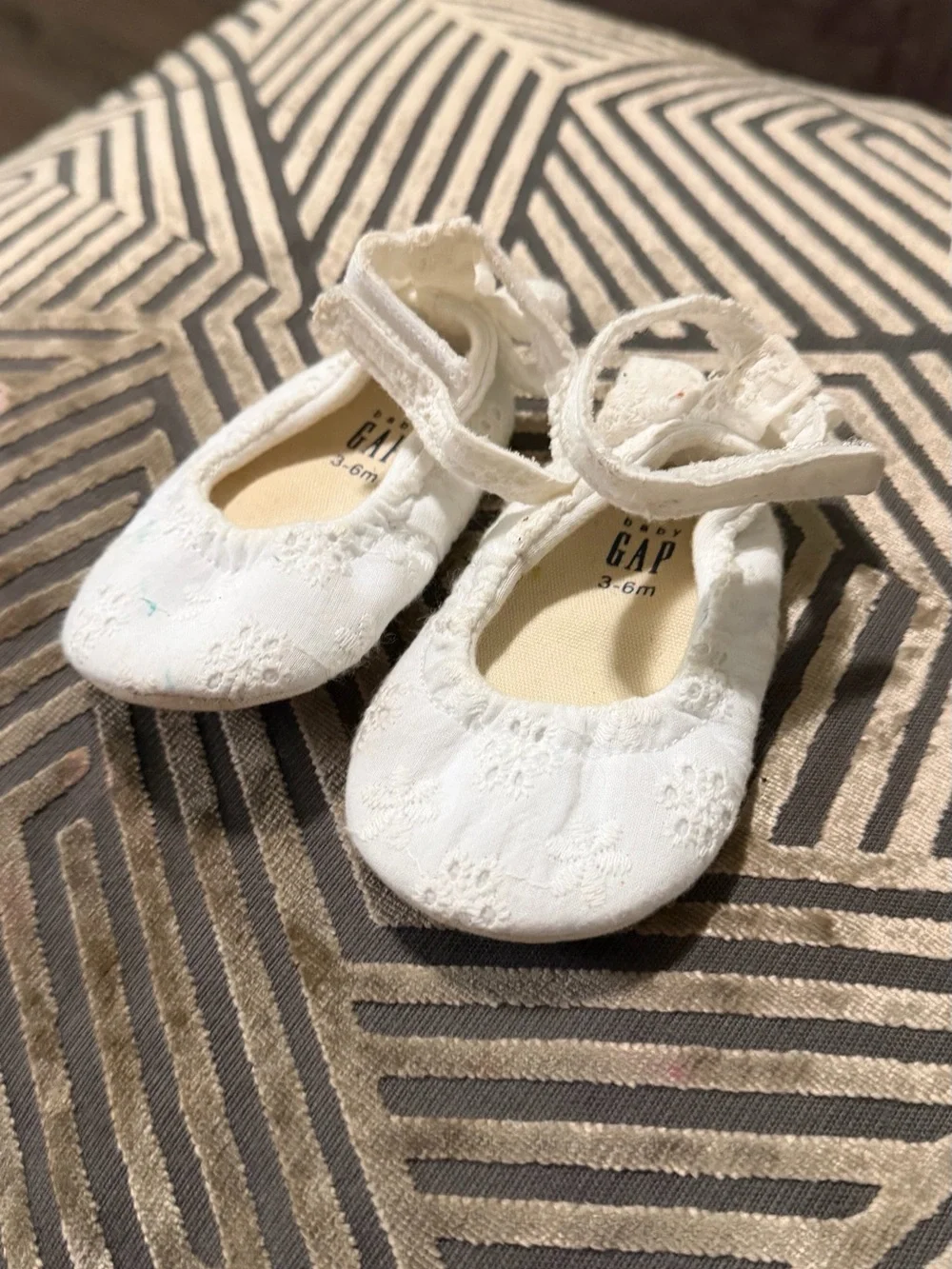 GAP White Floral Embroidered Baby Mary Jane Shoes